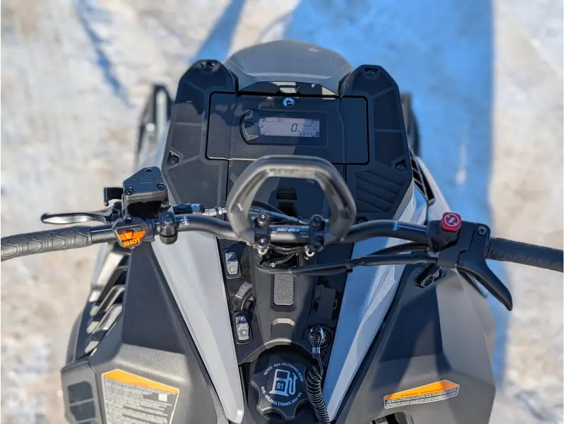 2026 Ski-Doo SUMMIT ADR w/ EDGE Pkg 146 600R E-TEC PowderMax FlexEdge 2.5" SHOT