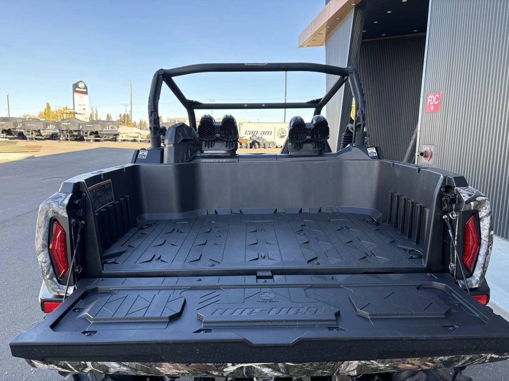 2026 Can-am Commander Xmr 1000r alt