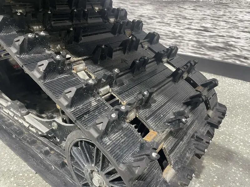 2023 Polaris INDY 850 XCR MATRYX 136 **DOSSIER PASSAGER!!**