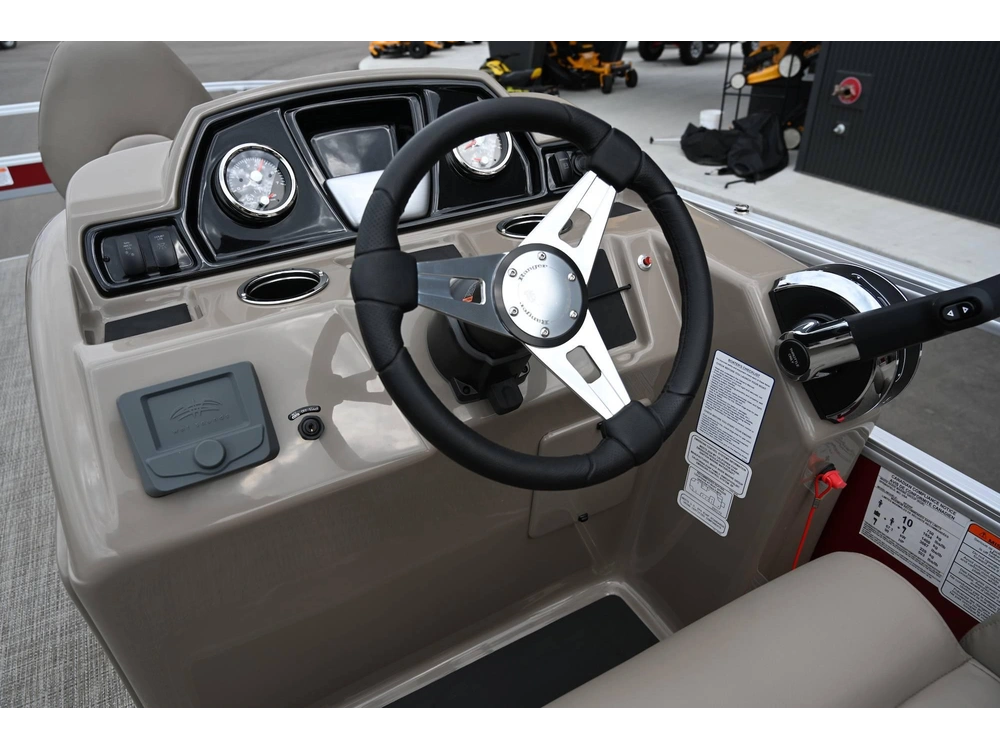 2024 Ranger Reata 200f Red Blk alt