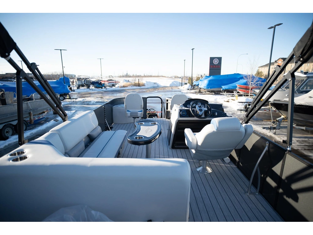 2025 Suncatcher Select 20f alt