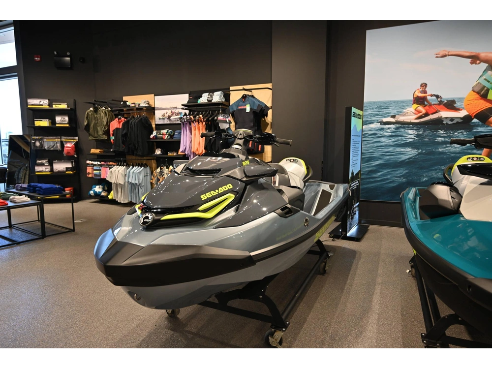 2025 Sea-doo Rxt-x 325 W/sound alt