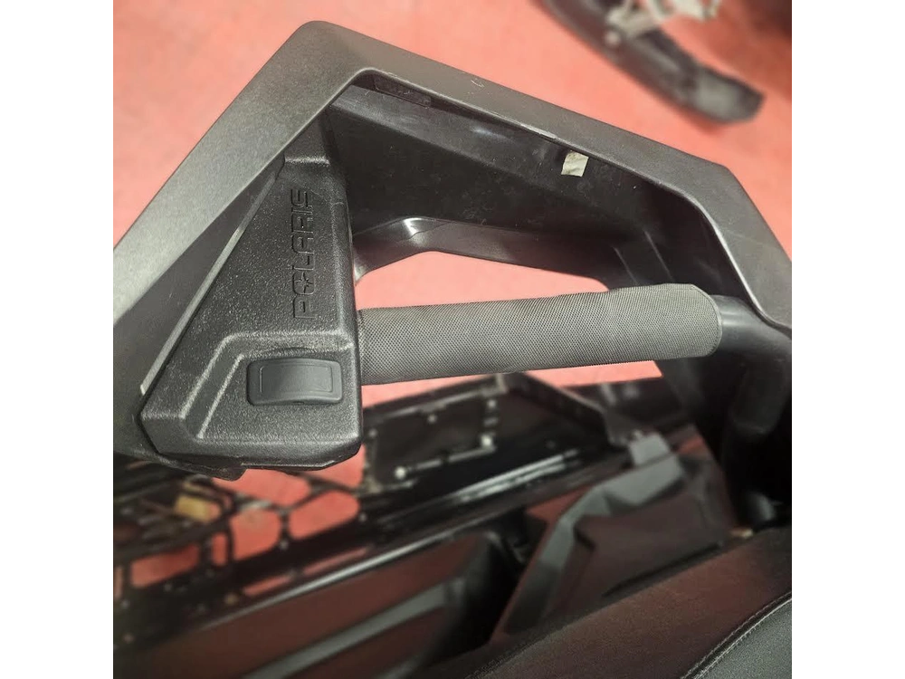 2025 Polaris 650 Indy Adventure 137 alt