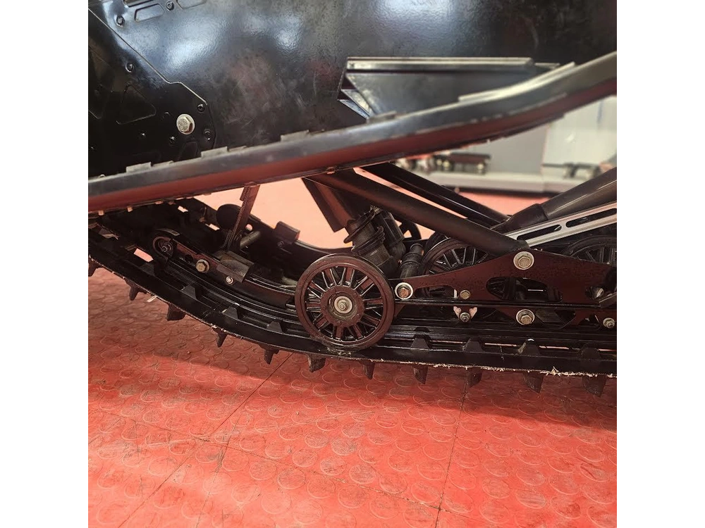 2025 Polaris 650 Indy Adventure 137 alt