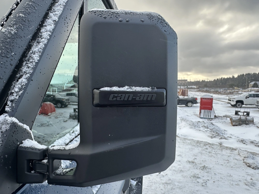 2026 Can-am Defender Xt Cab Hd11 W 10.25 alt