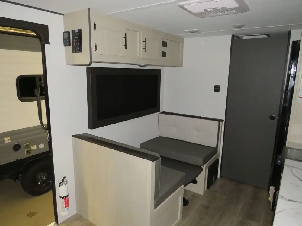 Coachmen Shasta Compact 18fq 2026 alt