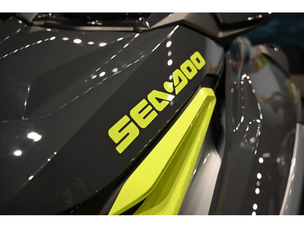 2025 Sea-doo Rxt-x 325 W/sound alt