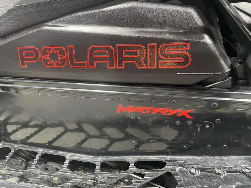 2023 Polaris INDY 850 XCR MATRYX 136 **DOSSIER PASSAGER!!**
