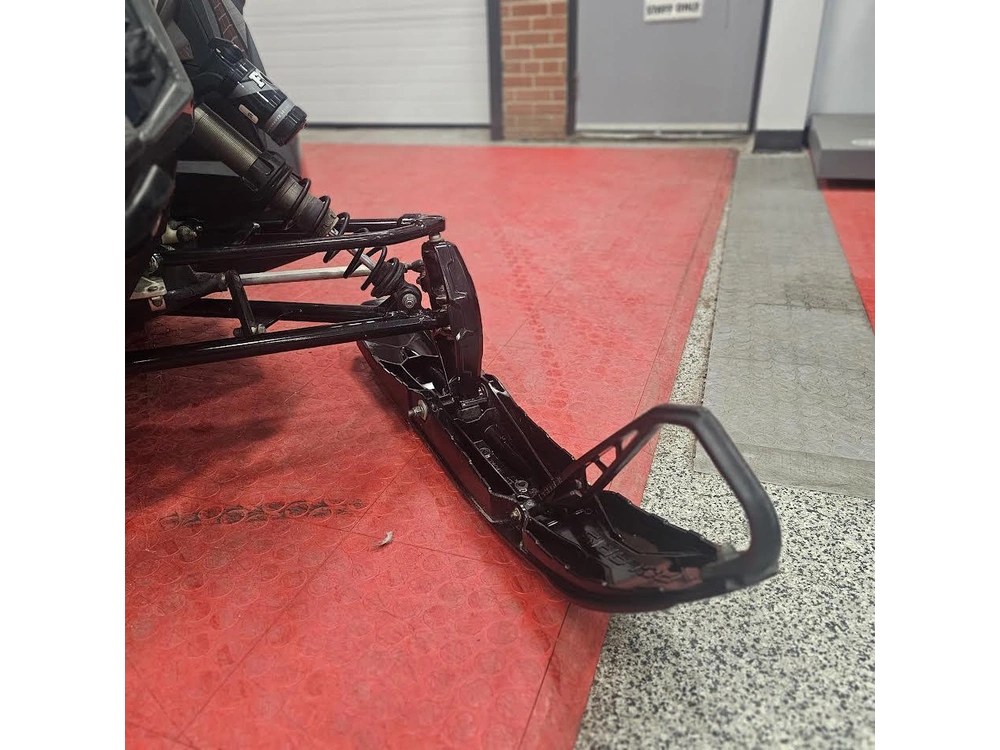 2025 Polaris 650 Indy Adventure 137 alt