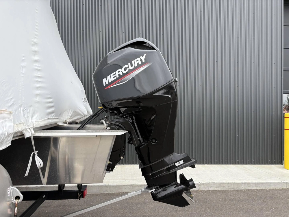 2026 Sun Tracker Party Barge 16 Dlx alt