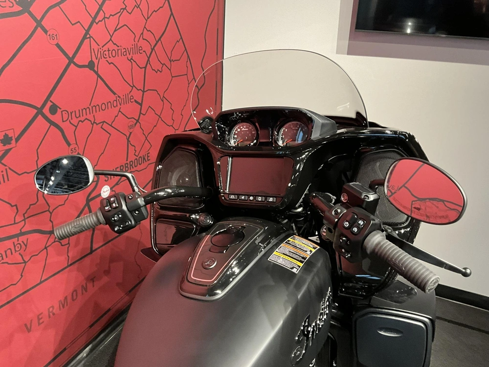 Indian Motorcycle Pursuit Dark Horse + 112 + Powerband Audio Package 2026 alt