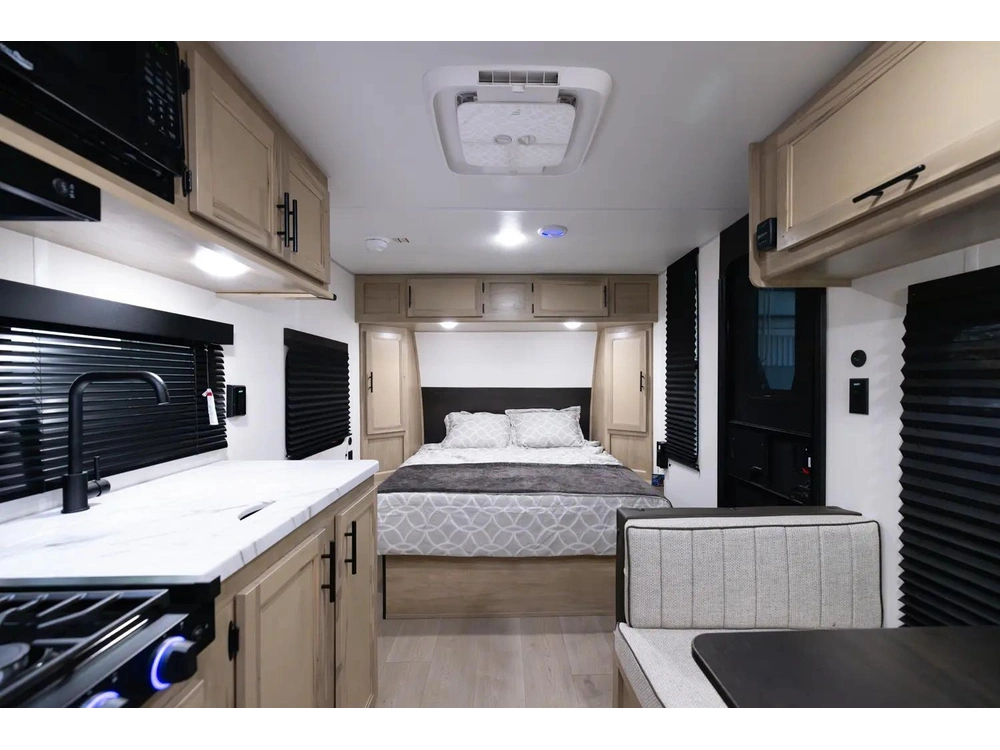 Cherokee 16fqw Wolf Pup 2026 alt