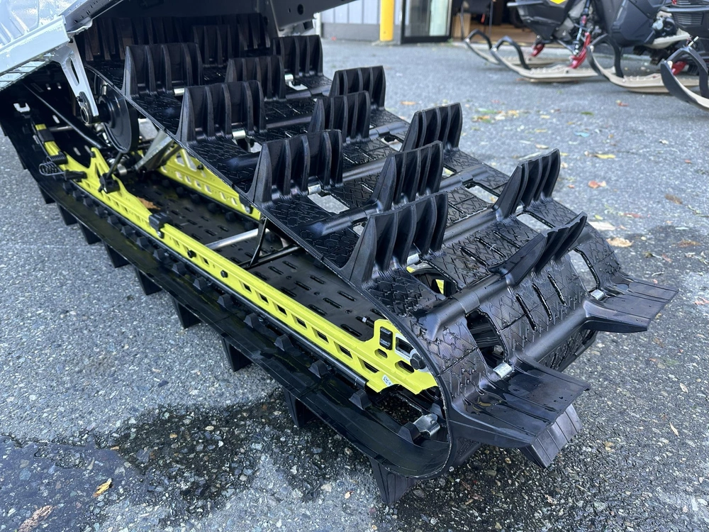 2025 Ski-doo Summit Adr W/ Edge Pkg 165 850 E-tec Powdermax X-light Flexedge 3.0" Shot alt