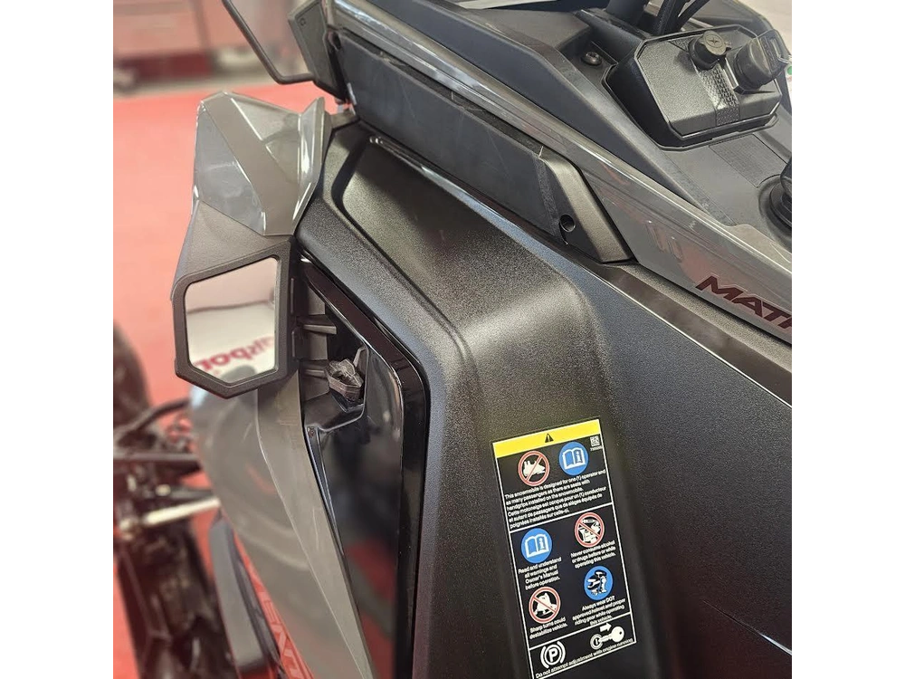 2025 Polaris 650 Indy Adventure 137 alt