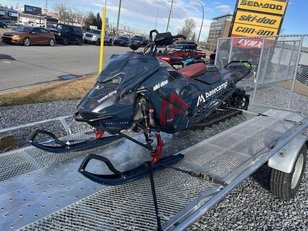 2025 Ski-doo Summit® X® With Expert Package 850 E-tec Turbo R 154 H_alt Powder 3.0_10.25 alt