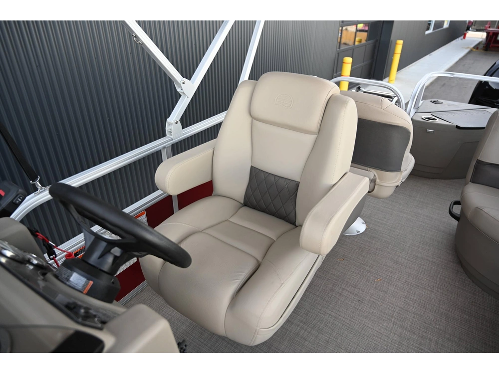 2025 Sun Tracker Bass Buggy 18 alt