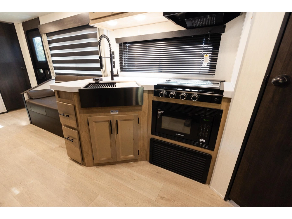 Cherokee 26brb Grey Wolf 2026 alt