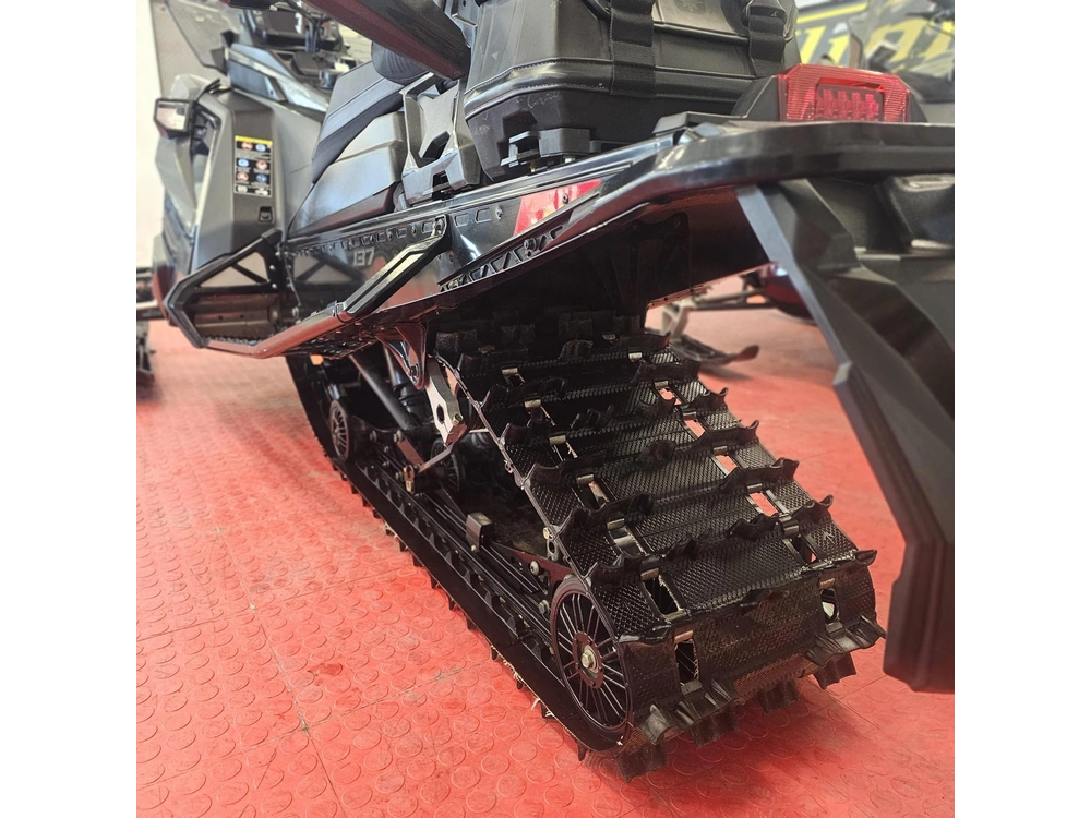 2025 Polaris 650 Indy Adventure 137 alt