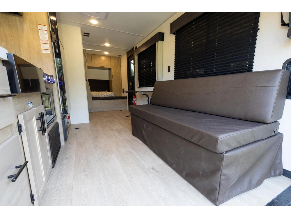 Cherokee 18rr Grey Wolf Cargo 2026 alt