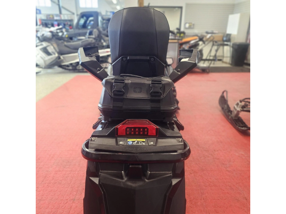 2025 Polaris 650 Indy Adventure 137 alt