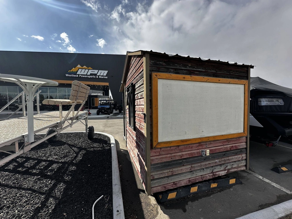 2016 Custom Cabin alt