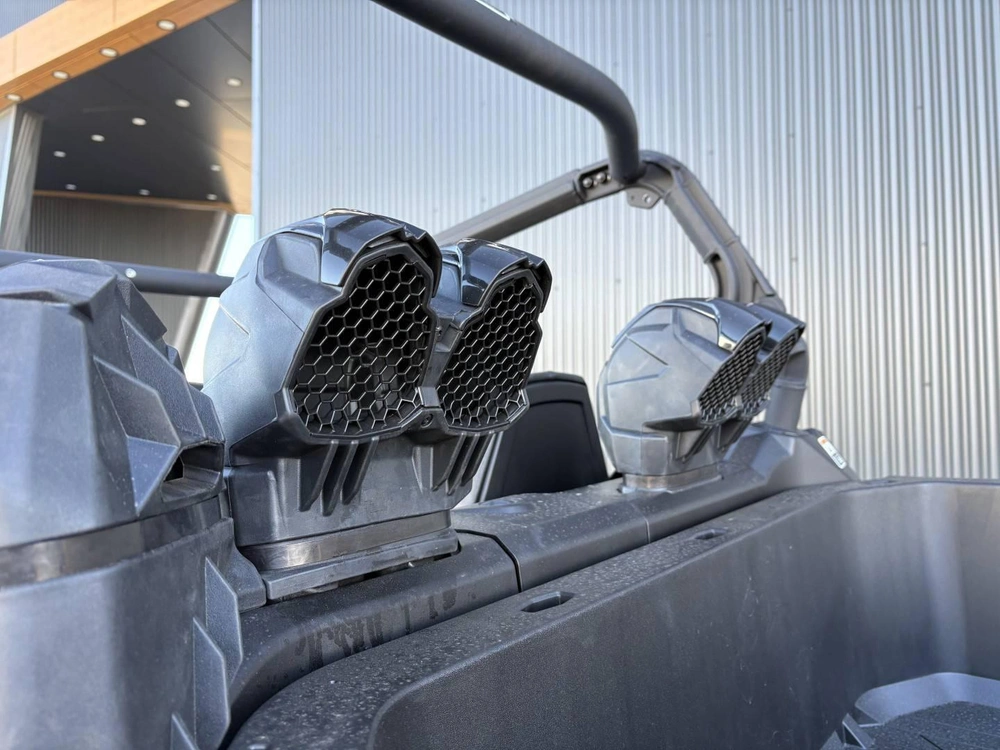 2026 Can-am Commander Xmr 1000r alt