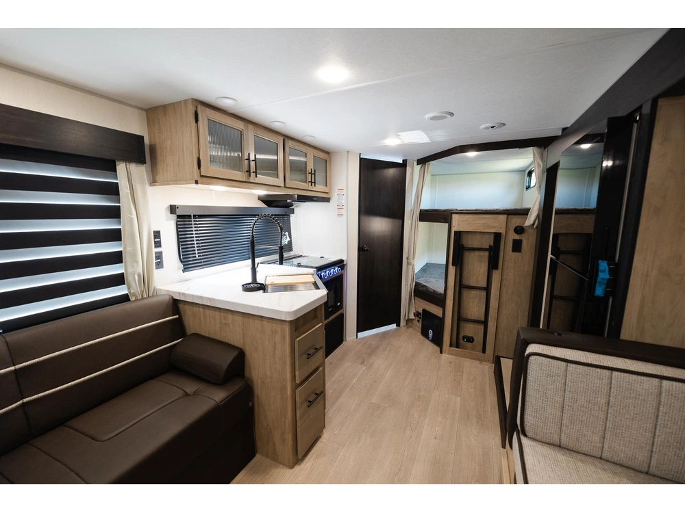 Cherokee 26brb Grey Wolf 2026 alt