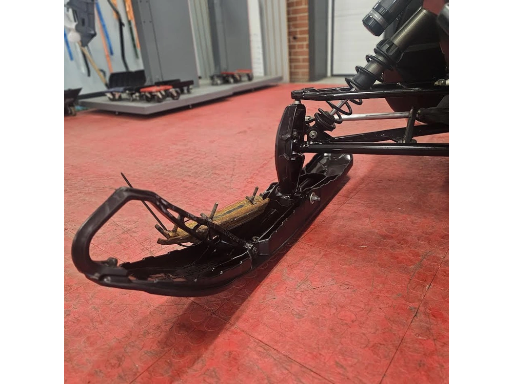 2025 Polaris 650 Indy Adventure 137 alt