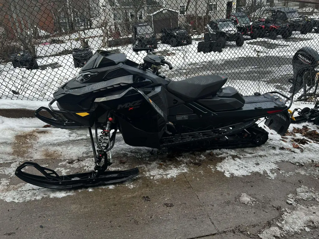 2024 Ski-Doo MXZ X-RS 850