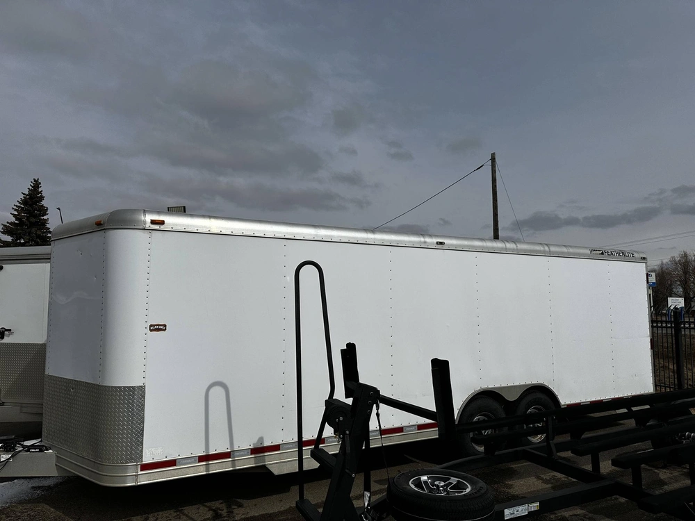 2010 Featherlite 3500 alt