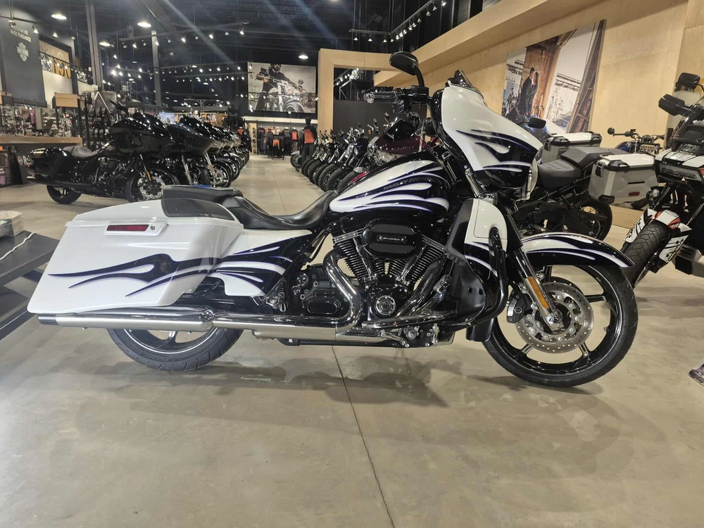 Harley-davidson Cvo Street Glide Flhxse Factory Custom 2016 alt