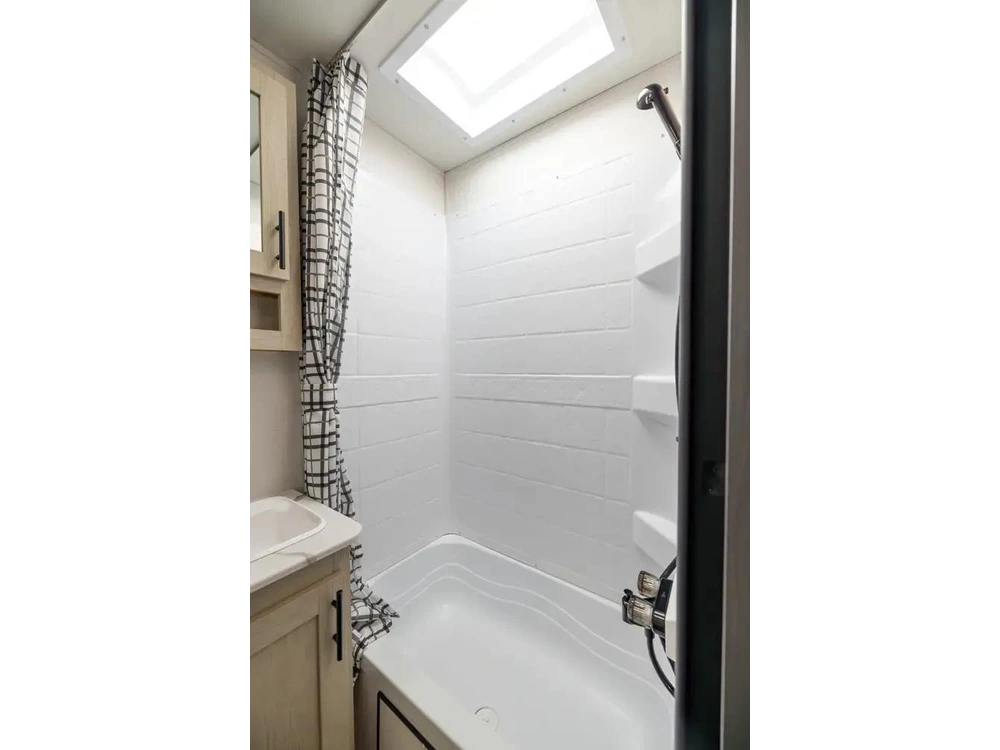 Coachmen Shasta I-5 Edition 530bqb 2026 alt