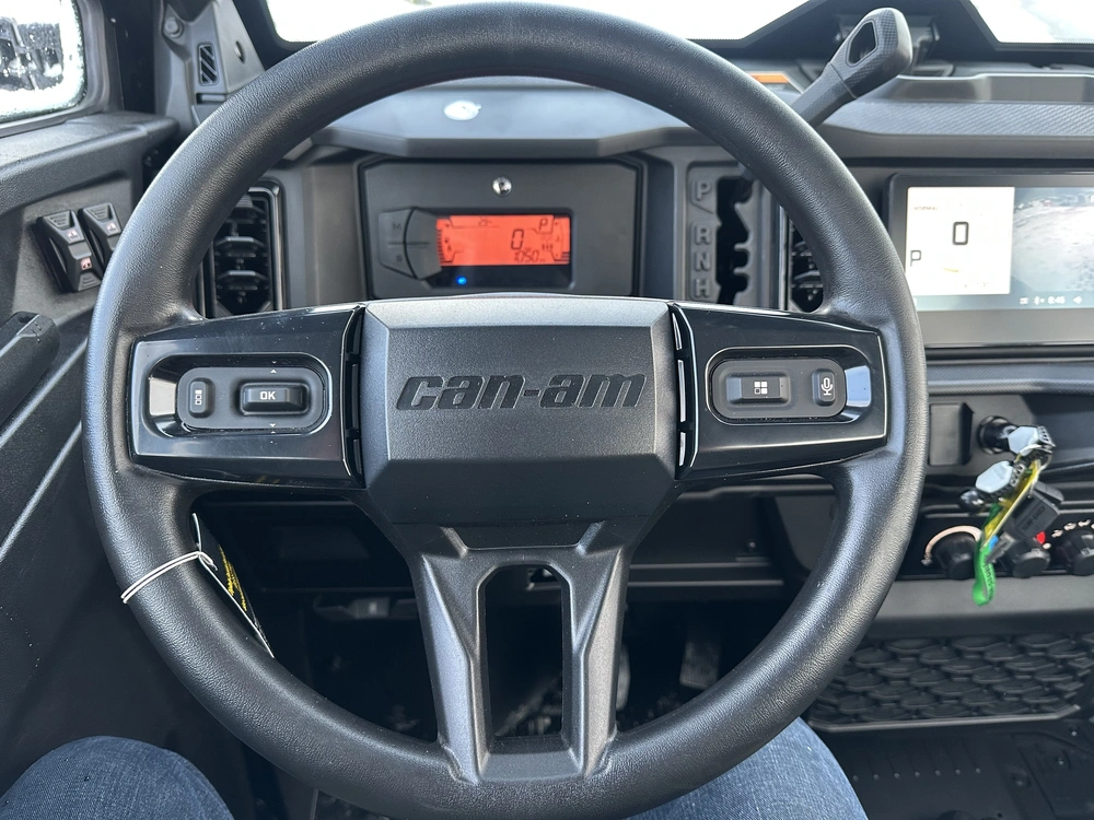 2026 Can-am Defender Xt Cab Hd11 W 10.25 alt