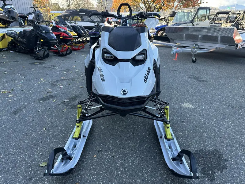 2025 Ski-Doo SUMMIT ADR W/ EDGE PKG 165 850 E-TEC POWDERMAX X-LIGHT FLEXEDGE 3.0" SHOT