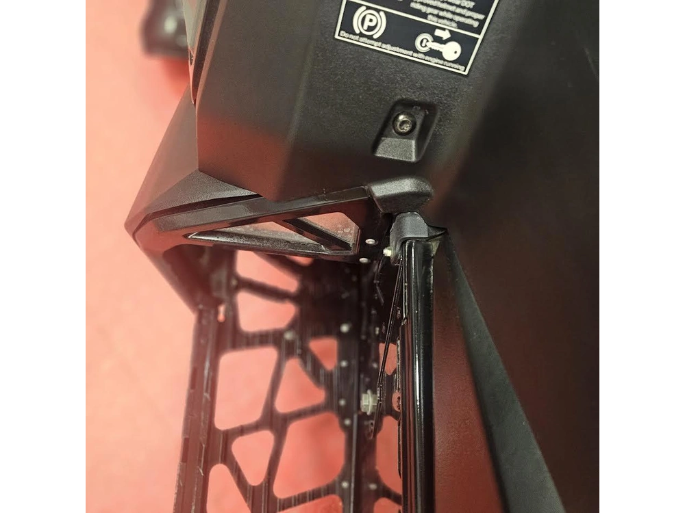 2025 Polaris 650 Indy Adventure 137 alt