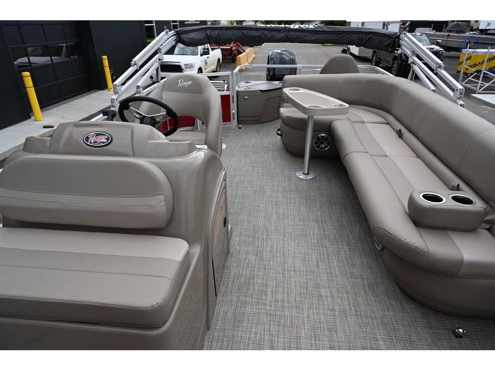 2024 Ranger Reata 200f Red Blk alt