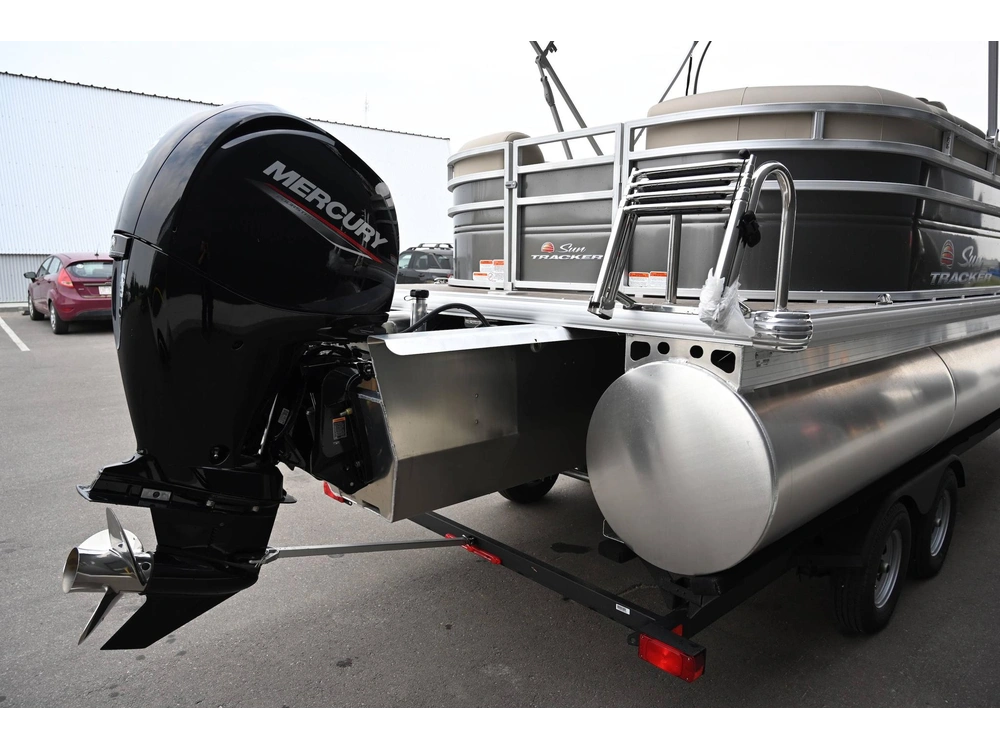 2025 Sun Tracker Party Barge® 22 Xp3 alt