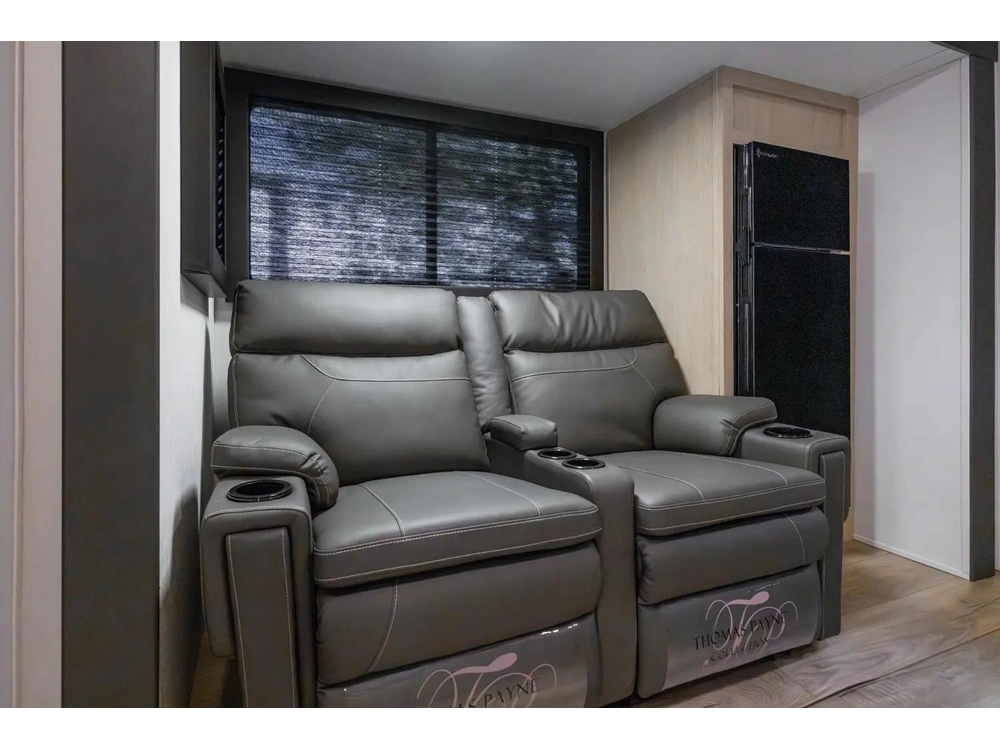 Coachmen Shasta I-5 Edition 525bhs 2026 alt