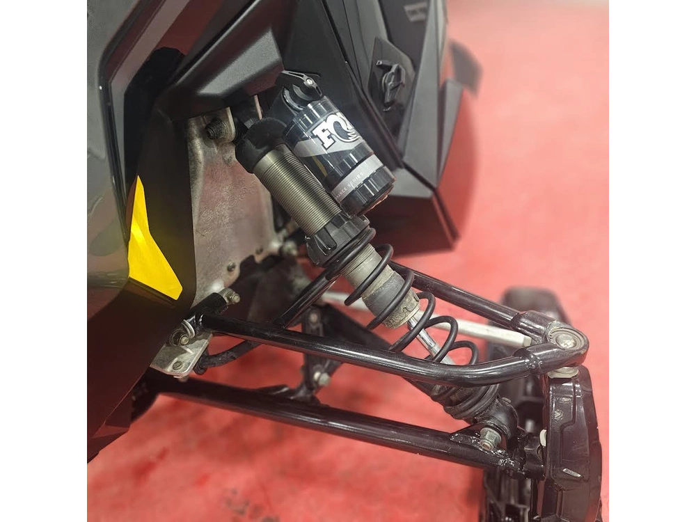 2025 Polaris 650 Indy Adventure 137 alt