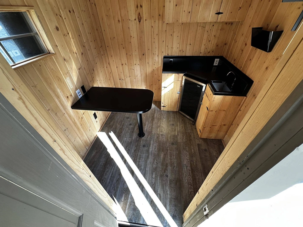 2016 Custom Cabin alt