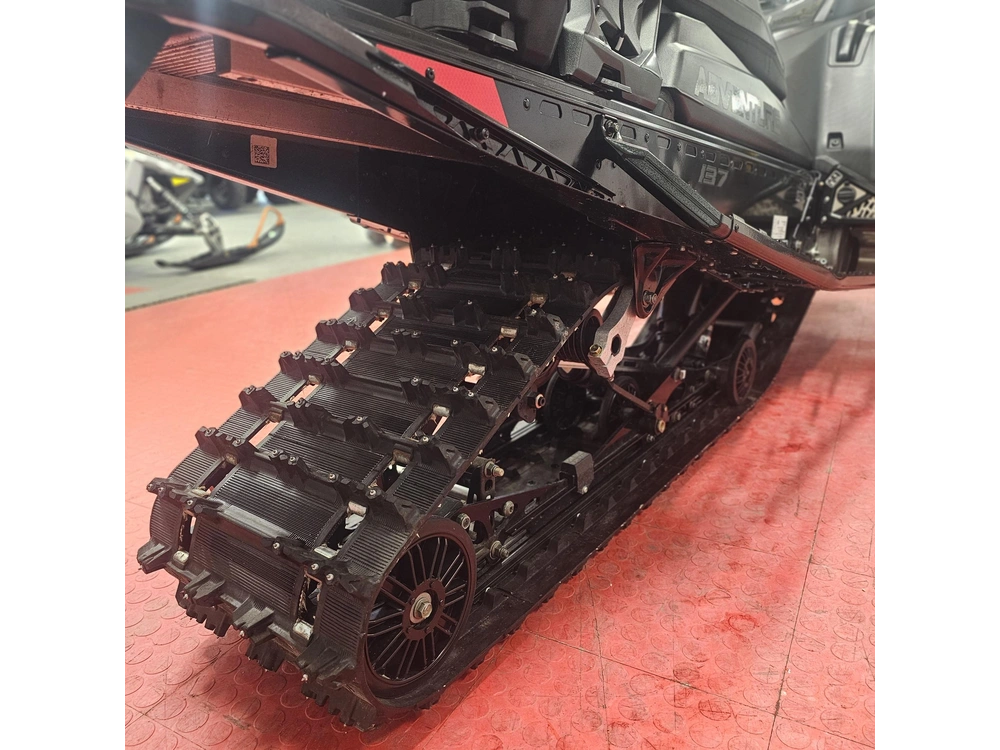 2024 Polaris 650 Indy Adventure 137 alt