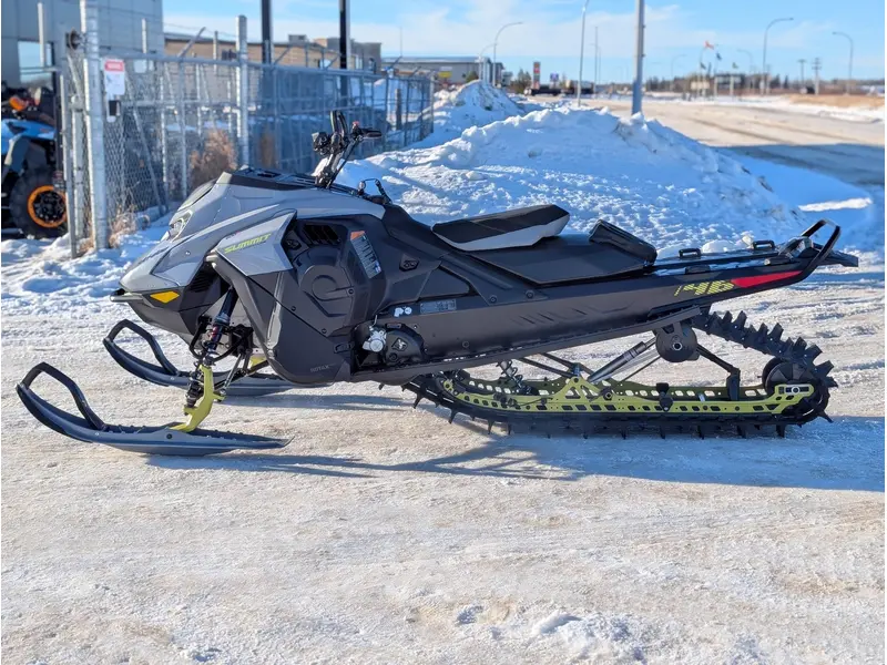 2026 Ski-Doo SUMMIT ADR w/ EDGE Pkg 146 600R E-TEC PowderMax FlexEdge 2.5" SHOT
