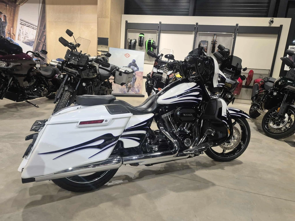 Harley-davidson Cvo Street Glide Flhxse Factory Custom 2016 alt