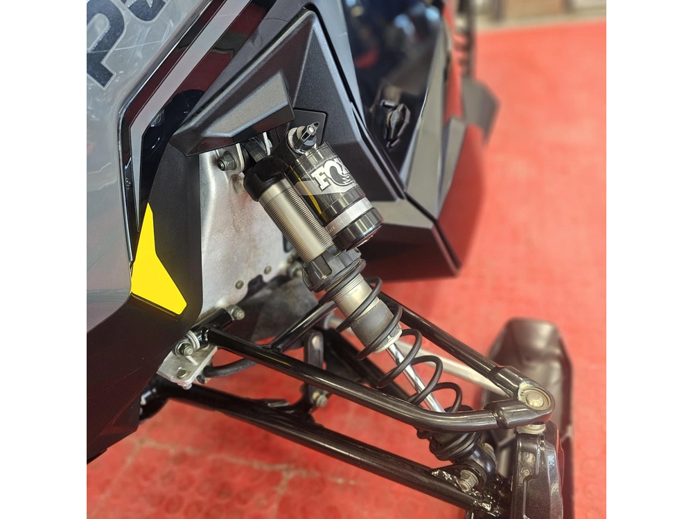 2025 Polaris 650 Indy Adventure 137 alt