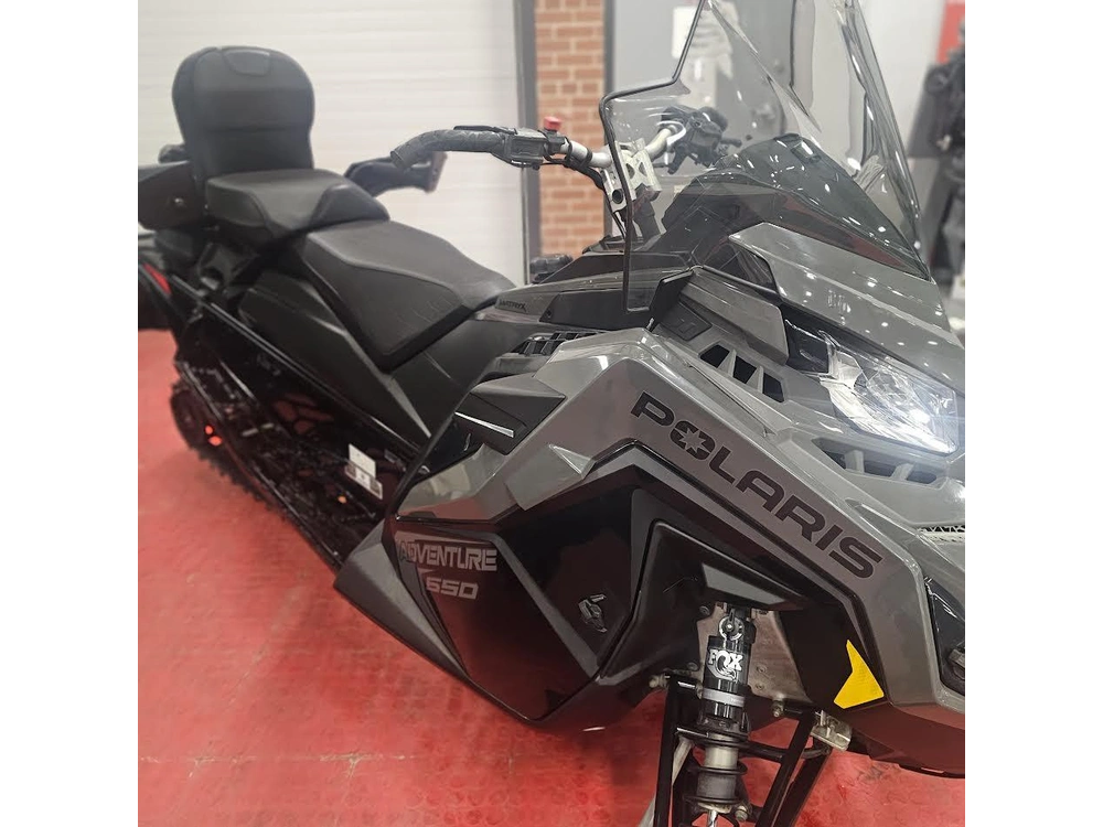 2025 Polaris 650 Indy Adventure 137 alt