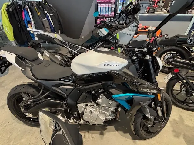 2026 CFMOTO 675NK 3 CYLINDRES NOUVEAUTÉ PERFORMANCE 675 NK Z ZR