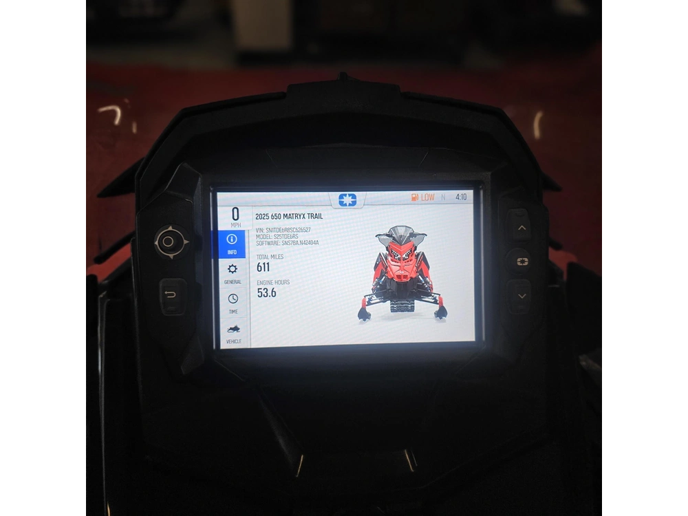 2025 Polaris 650 Indy Adventure 137 alt