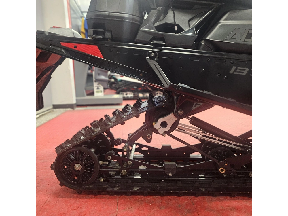 2024 Polaris 650 Indy Adventure 137 alt