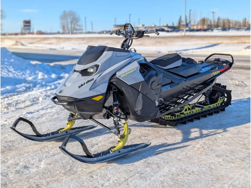 2026 Ski-Doo SUMMIT ADR w/ EDGE Pkg 146 600R E-TEC PowderMax FlexEdge 2.5" SHOT 