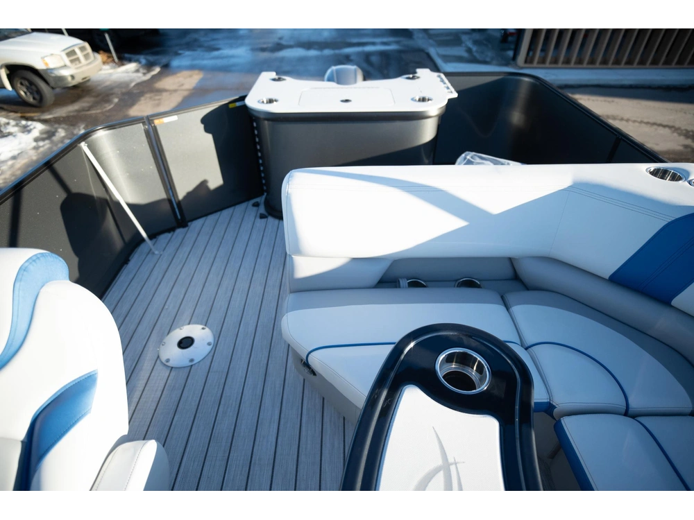 2025 Suncatcher Select 20f alt